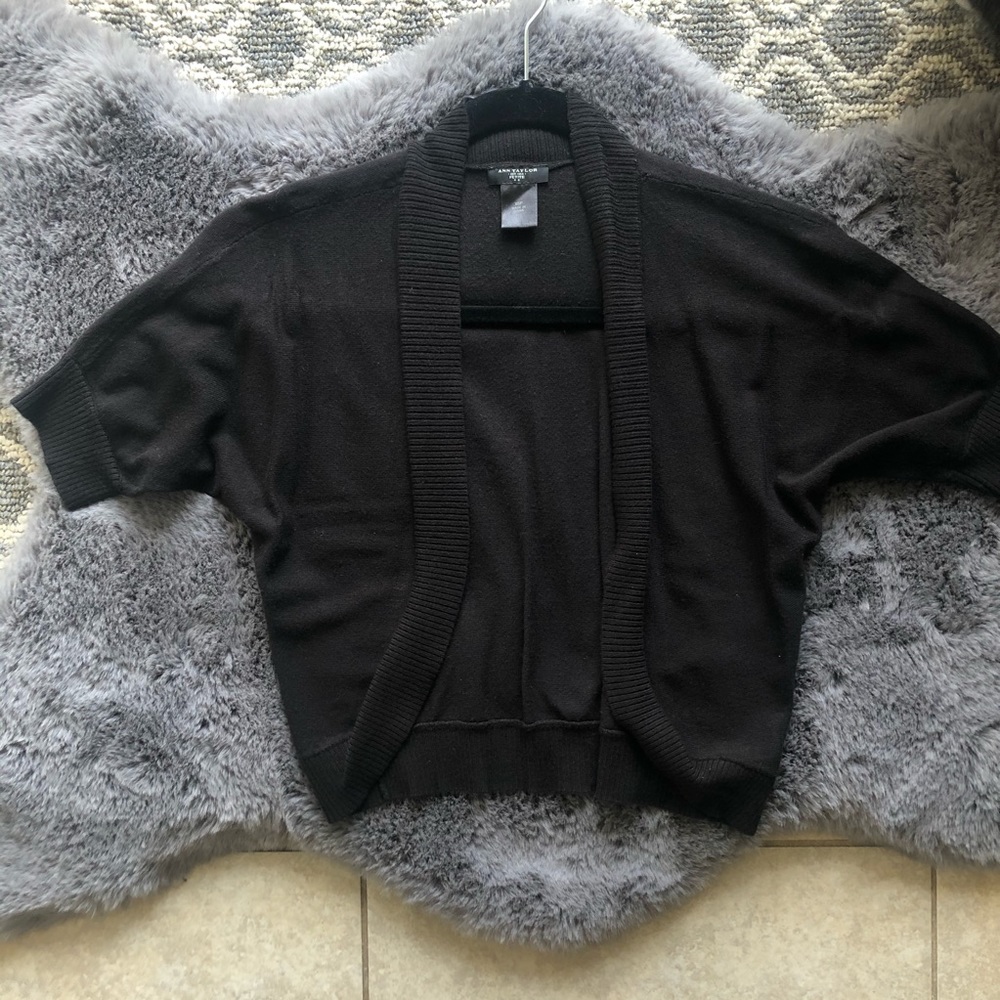 NWOT Ribbed black knit shrug